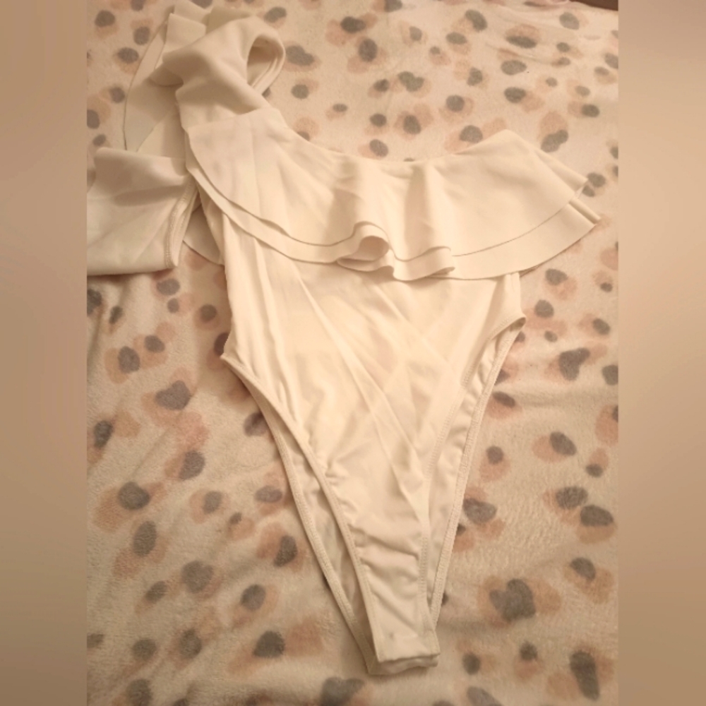 NWOT Shein Ruffle Bodysuit